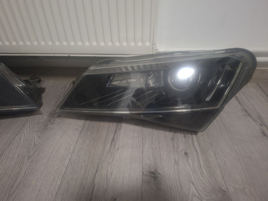 Far Skoda Superb 3 cu led stanga dreapta