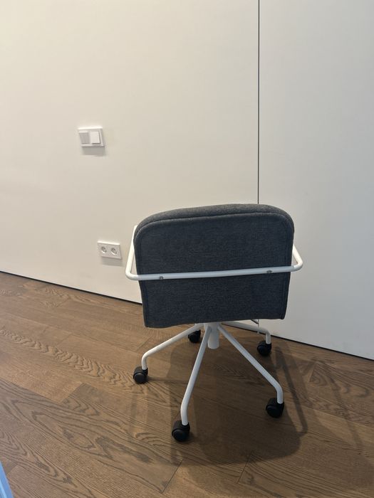 Стульчик на колесиках