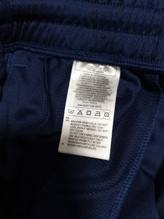 Нови със етикет.  Мъжки оригинални къси панталонки.  Adidas
