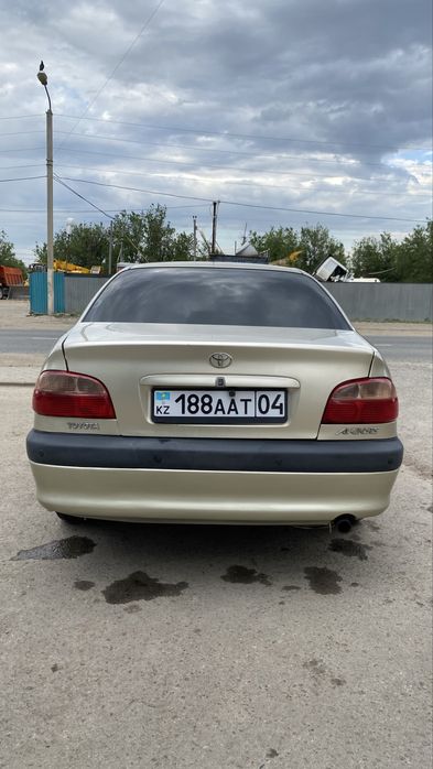 Toyoya Avensis 2001г