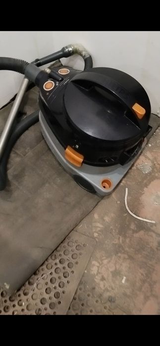 Пылесос моющий б/у срочно!