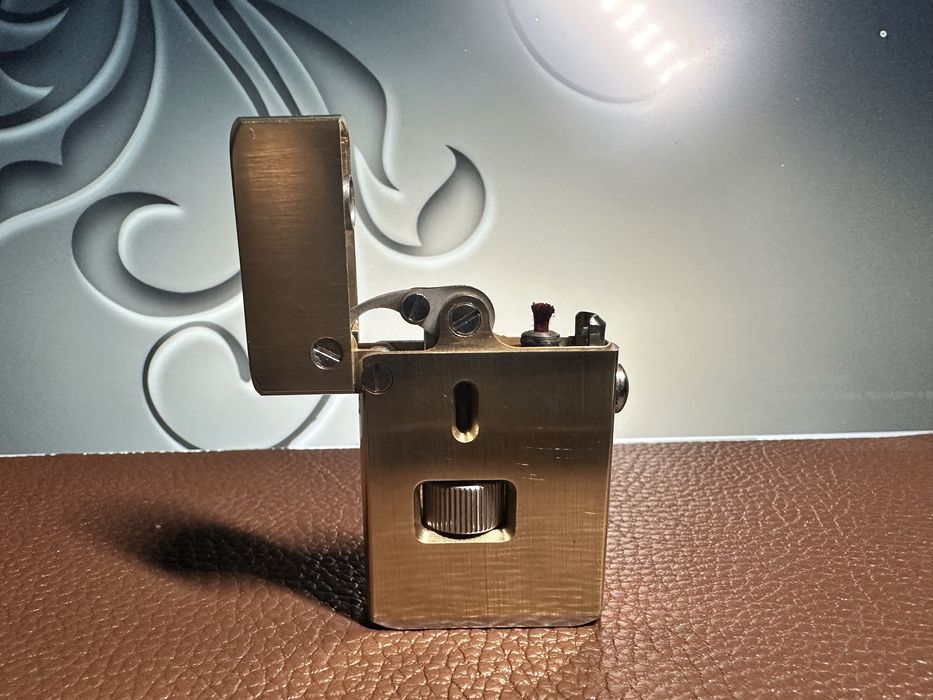 Зажигалка бензиновая