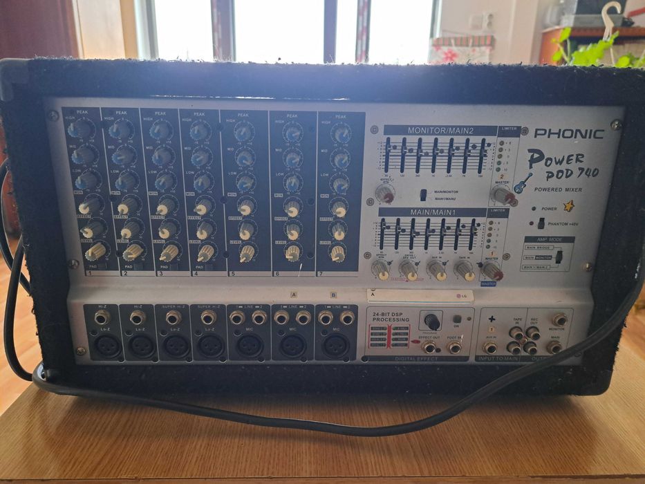 Vand mixer Phonic model Power Pod 740 cu amplificare