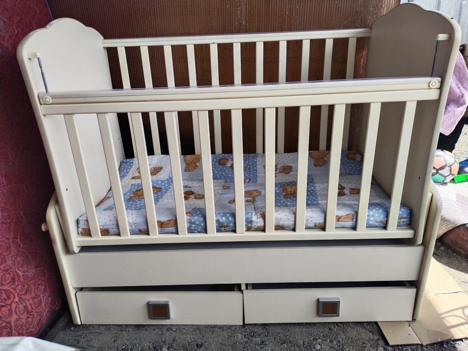 Продам манеж б/у