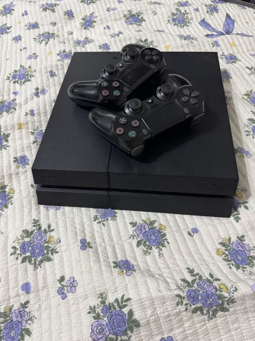 Продам PS4 в идеальном состоянии