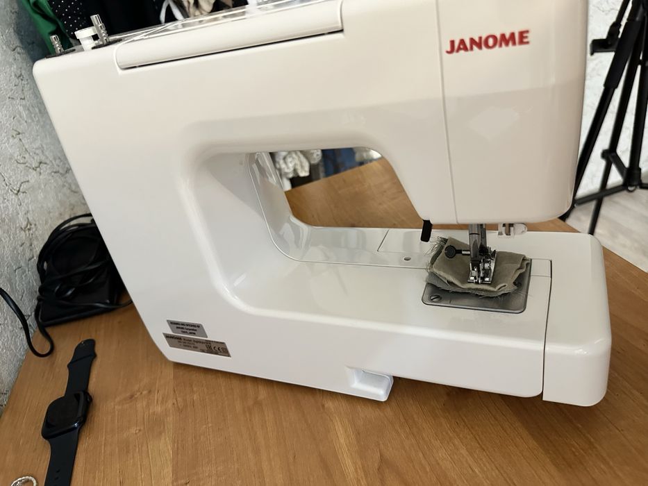 Швейная машинка Janome HighStyle 1818
