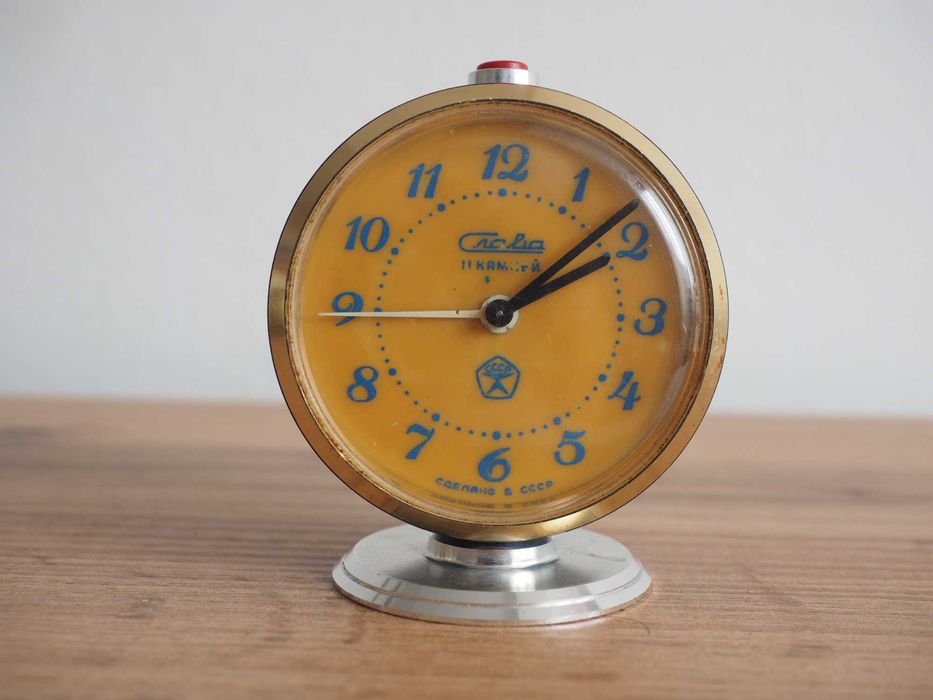 Ceas deșteptător mecanic sovietic „Slava”, funcțional