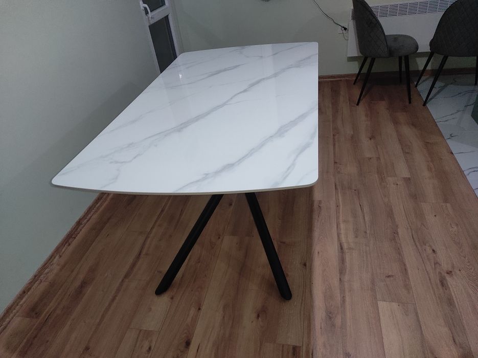 Трапезна кухненска маса