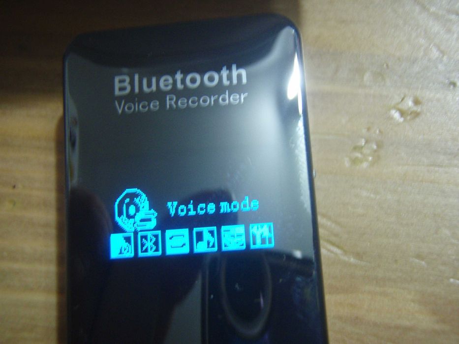 Reportofon digital cu bluetooth 4Gb + slot card microSD, nou