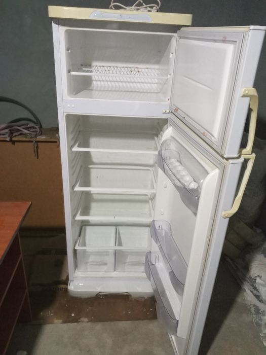 Холодилник сотилади " Бирюса "