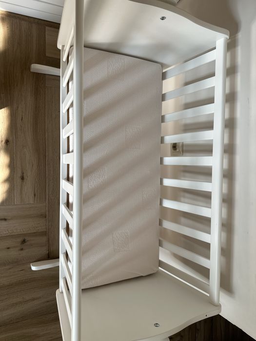 Бебешко люлеещо се креватче с матрак „Нани“