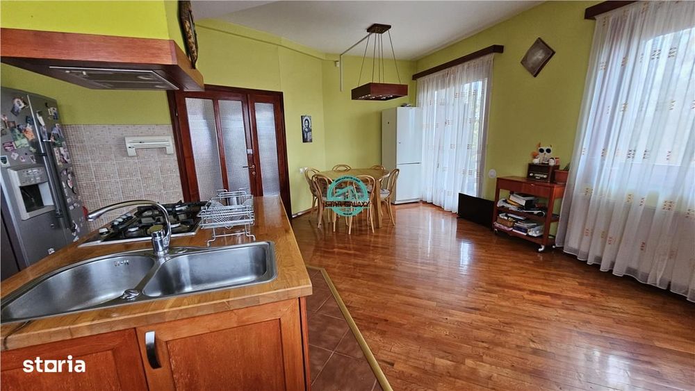 Vand casa de 380 mp, cu teren de 3500 mp in Sangeorgiu de Mures