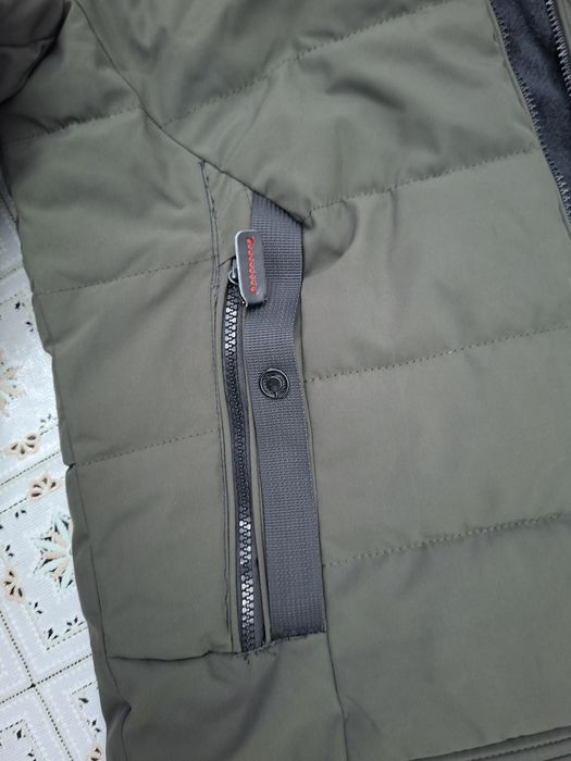 Kurtka sotiladi holati juda yaxshi yangidek ko'p kiyilmagan