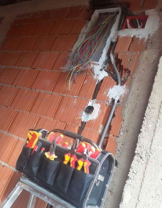 Electrician SRL execut instalații electrice