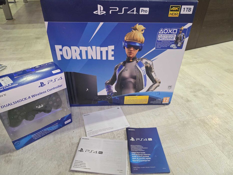 PlayStation 4 Pro 1 tb с допълнителен джойстик