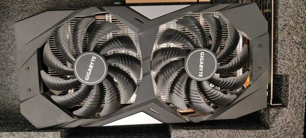 kit i5 10400  +placa de baza Gigabyte B560 ds3h (rezista si la i7)