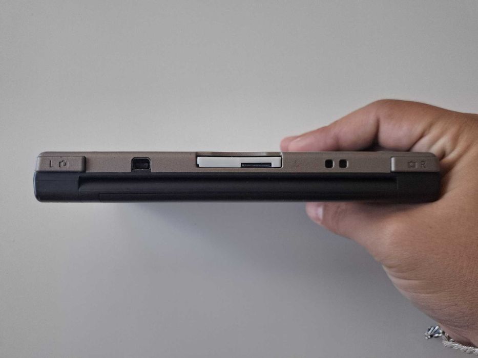 Nintendo DSi XL - качени много игри