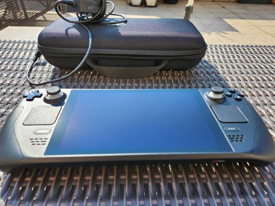 mini dock TV  si husa grip -accesorii bonus pt Steam Deck