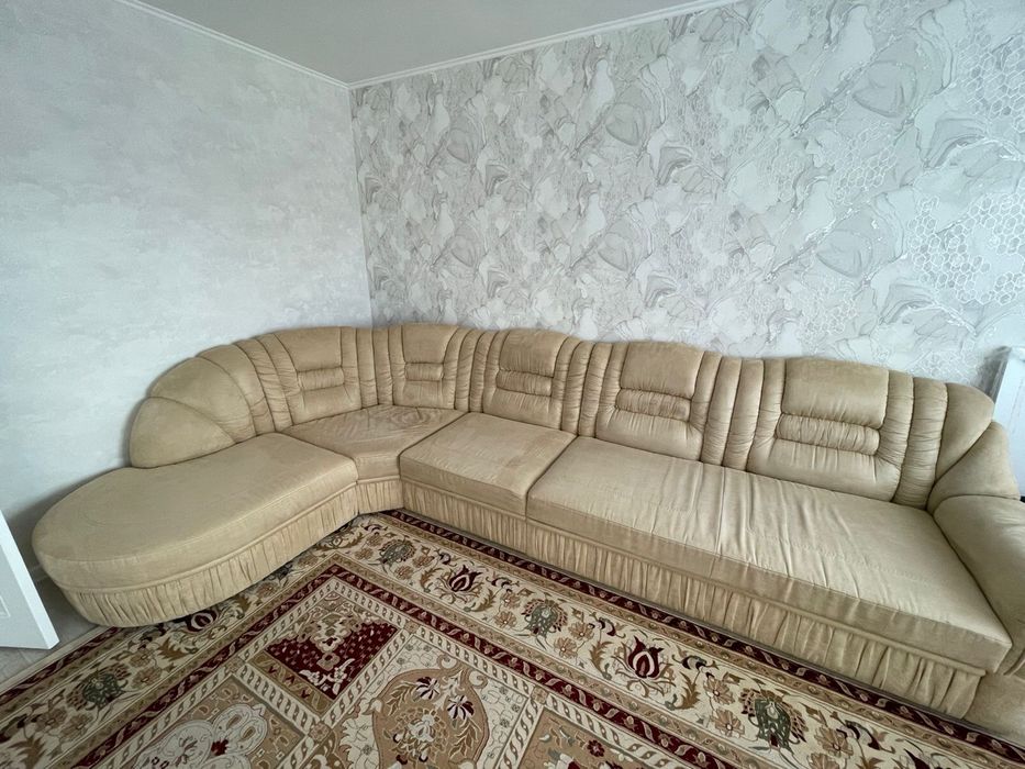 Продам диван в хорошем состоянии ,отличного качества