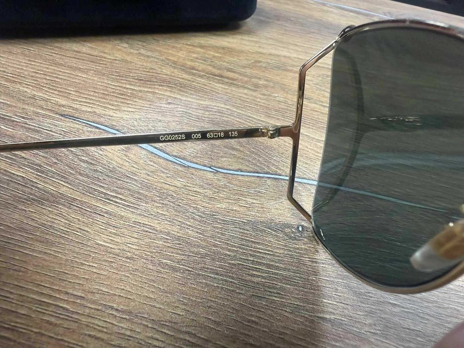 Продавам слънчеви очила,женски. GUCCI GG0252S/005