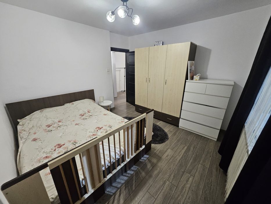 Apartament 3 camere zona 1 Mai - Pelendava de inchiriat
