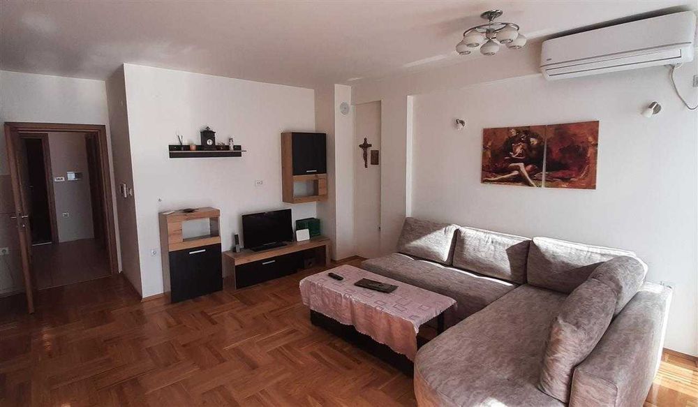 Дава се под наем Тристаен апартамент в Пловдив, Кючук Париж - 87 кв.м за 377.4 € - Снимка #2