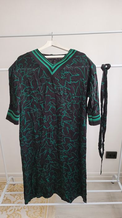 Платья и костюмы