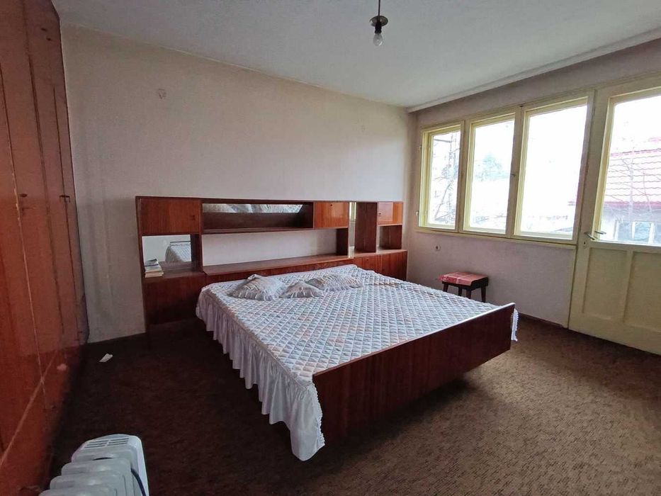 Четиристаен апартамент в кв. Акация