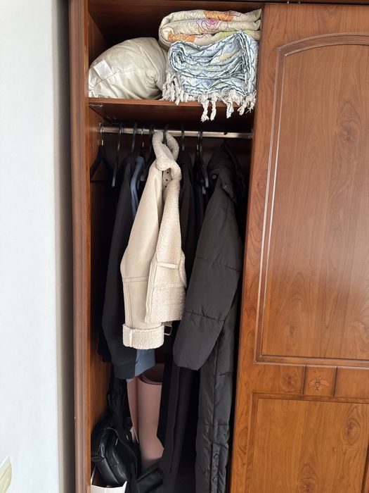 Шкаф из натурального дерева