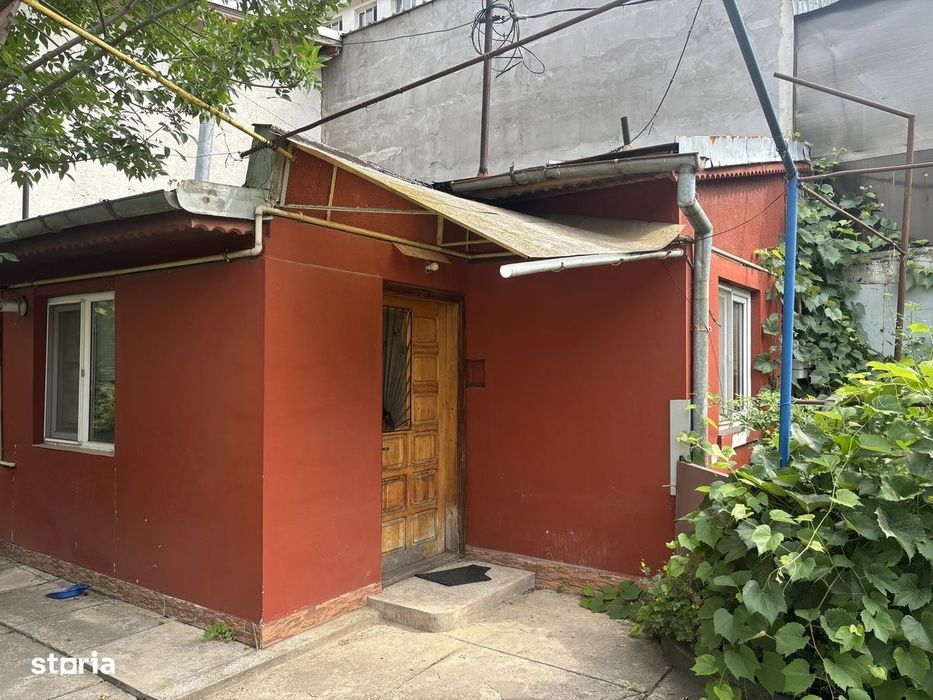 Casa Domeni, 2 minute de metrou