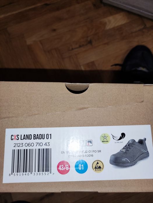 Продавам чисто нови работни обувки без защита