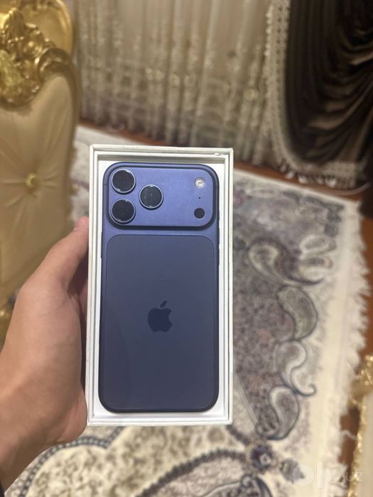 Iphone 17 pro max deep blue