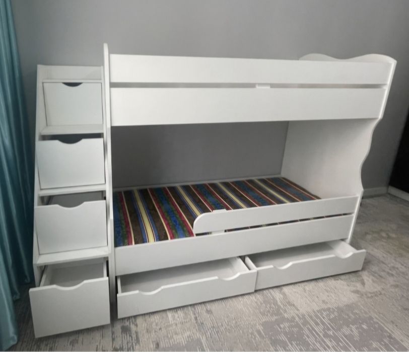 Двухъярусная кровать