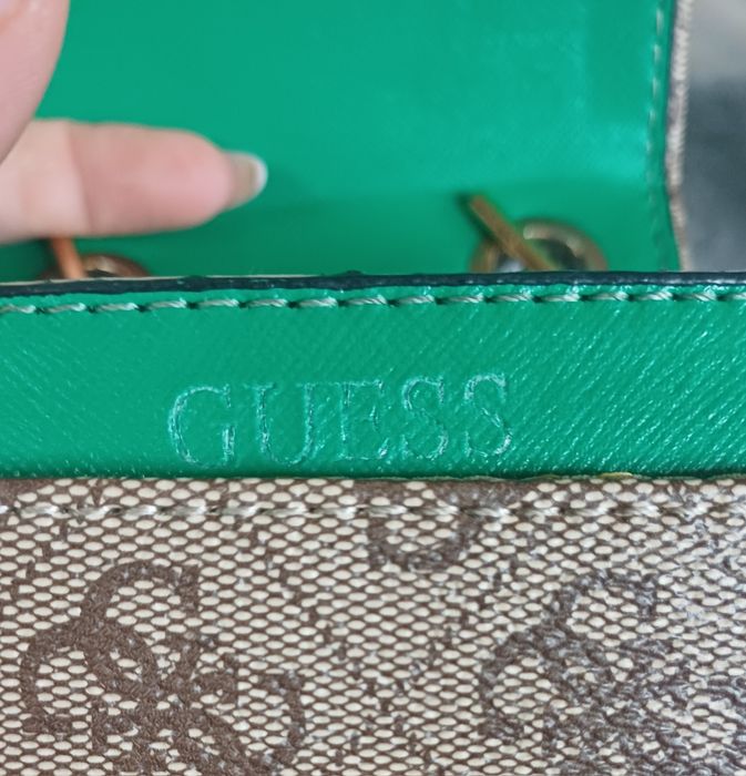 Чантичка Guess..