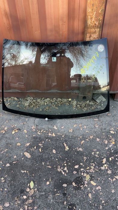 На Yaris хэтбек 2005- крылья двери