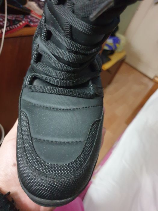 Сапожки,можно на девочку ,так жена мальчика