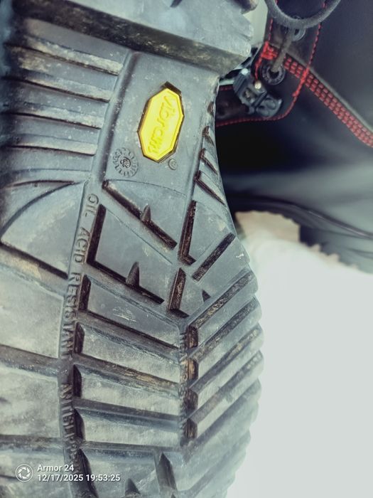 Високи пожарникарски кубинки