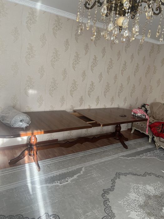 Стол доя гостей