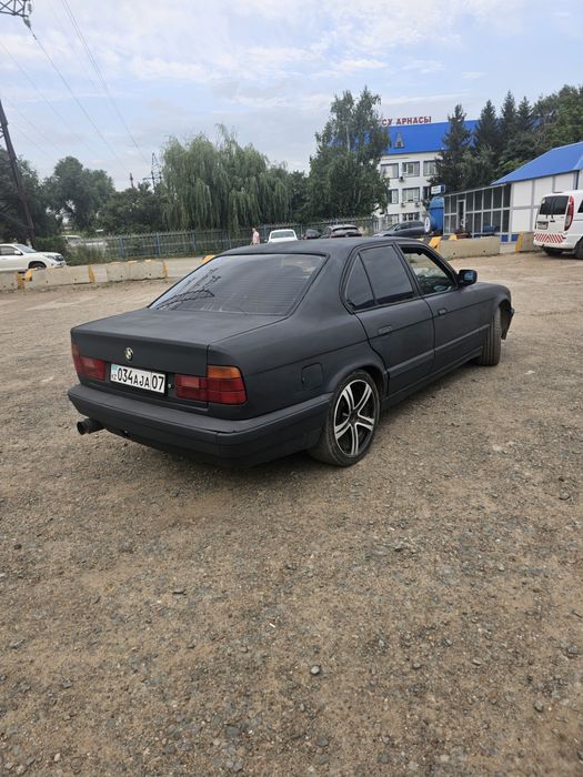 Продам бмв е34 на бодром ходу.