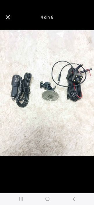 Camera auto HD DVR noua, are 2 camere in interiorul masinii si una pentru marsarier