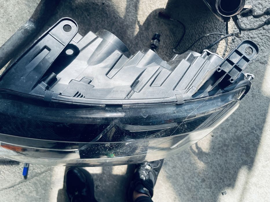 Фар за Dacia Duster