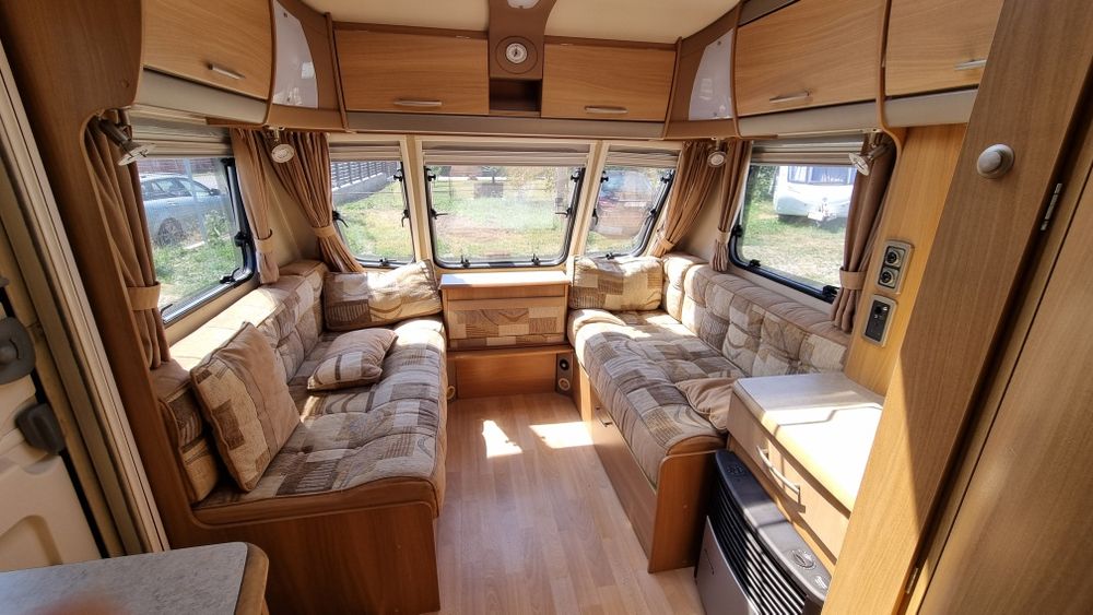 Rulota Swift Challenger, pat insula, 2 zone, dus separat, Panou solar