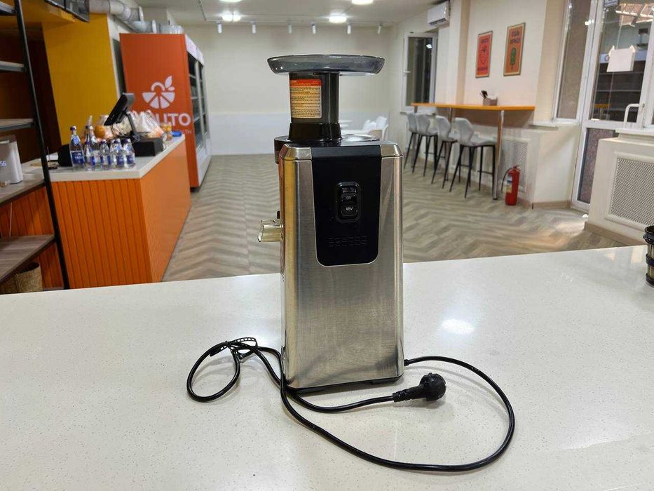 Соковыжималка шнековая Hurom