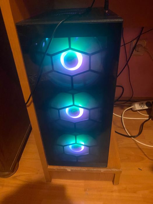 Vând pc gaming,stare perfectă