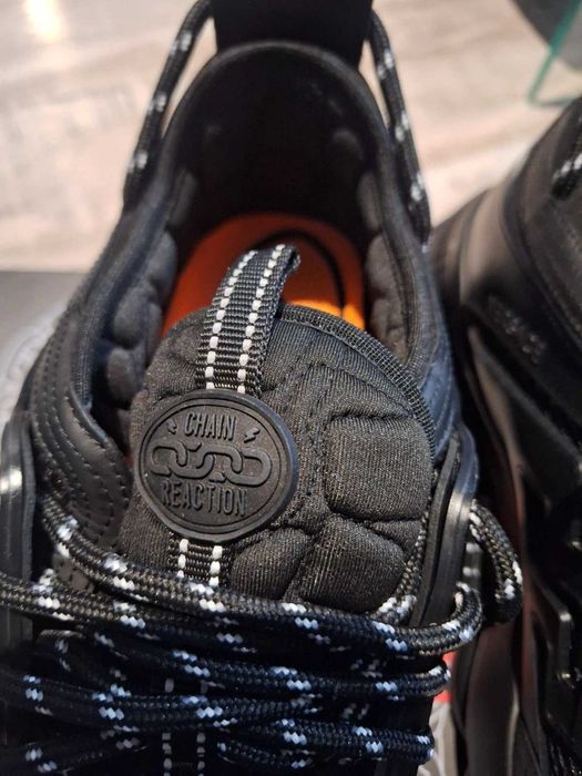 Sneakers Versace Chain Reaction cu eticheta (nu Nike, Gucci, Adidas, Balenciaga)