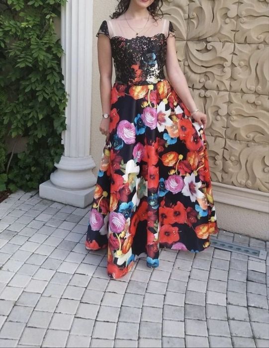 Rochie lunga eleganta cu flori