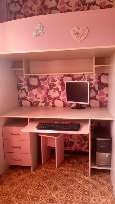 Продается двухъярусный кровать для девочки