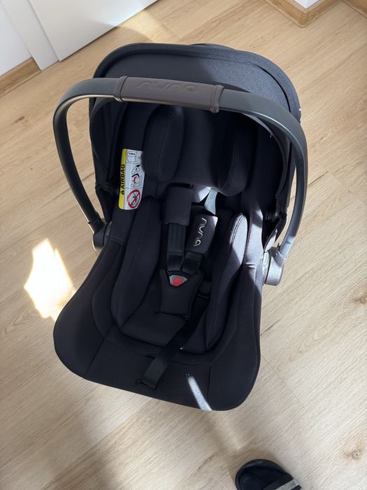 Nuna Pipa Lite Caviar