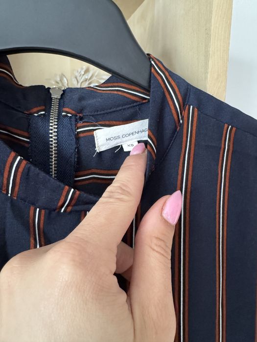 Стилна черна рокля