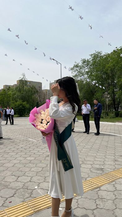 Белое платье на выпускной